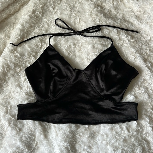 Black tie going out top - Picture 1 of 2